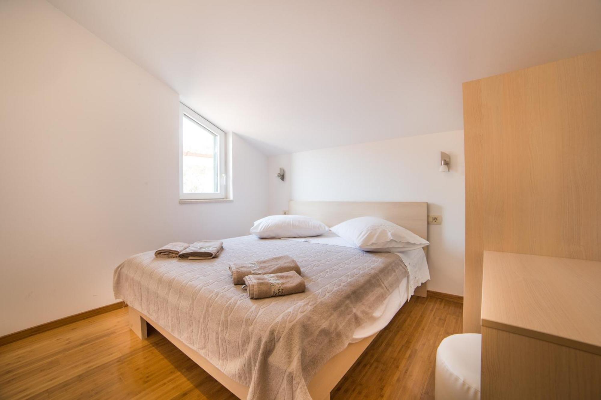 Apartments Sunrise Brist Oda fotoğraf